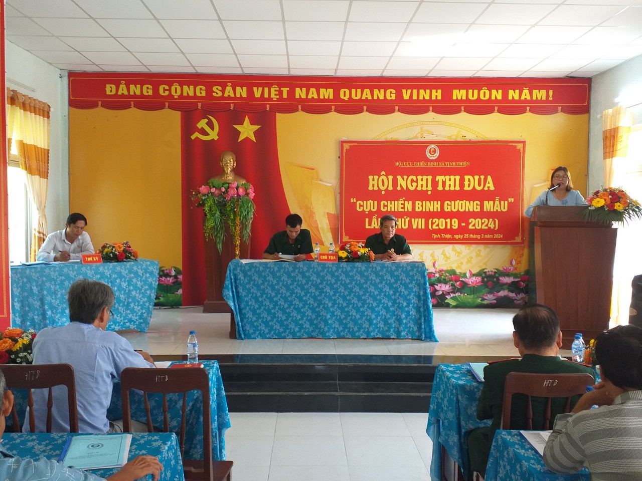 Đồng chí Phan Thị Đức - Phó Bí thư thường trực Đảng ủy xã phát biểu chỉ đạo tại Hội nghị