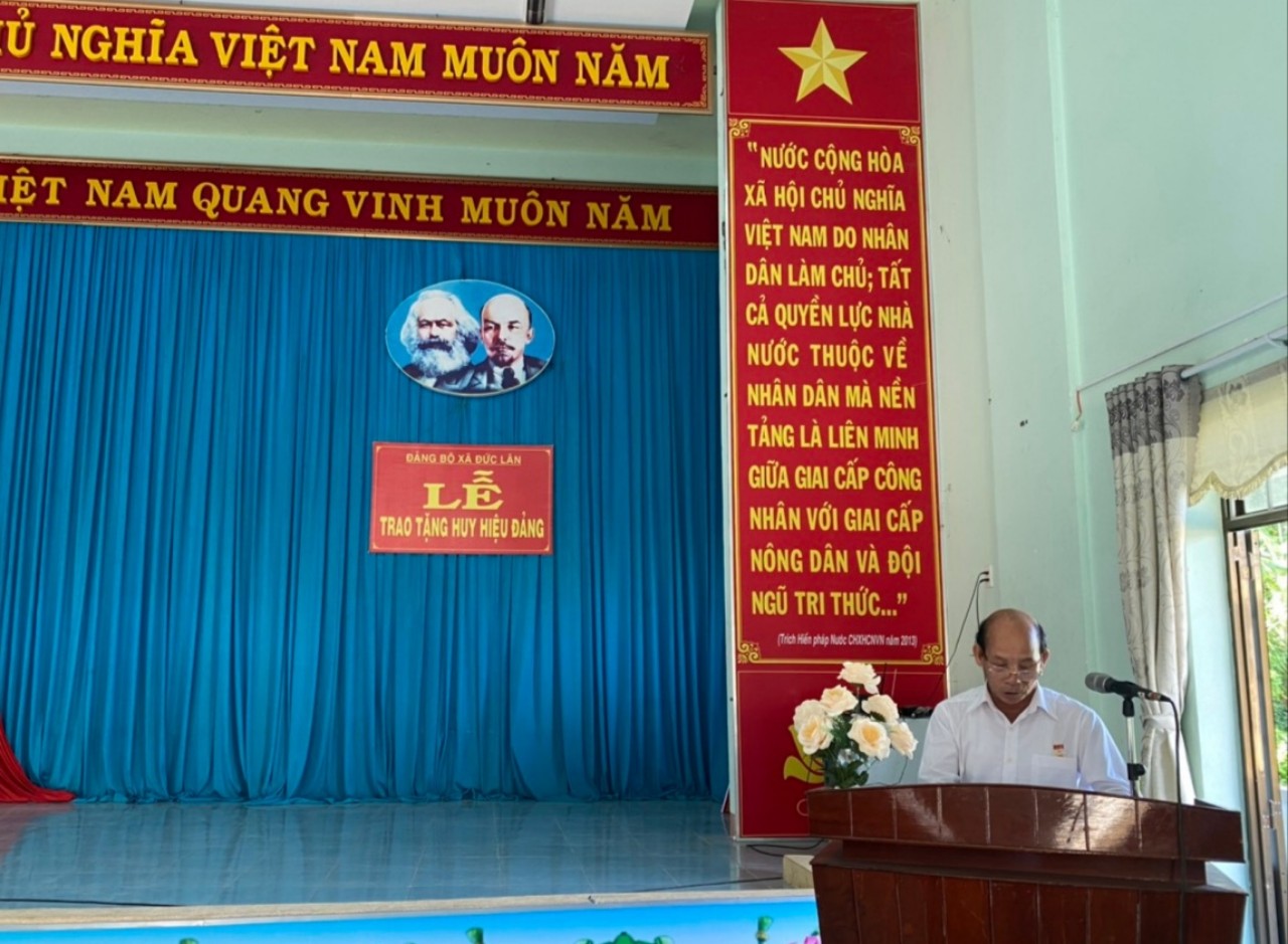 Đảng huy Đảng cộng sản Việt Nam | Việt nam, Viết, Huy hiệu