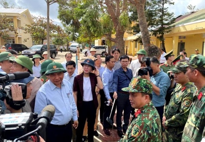 Thủ tướng Nguyễn Xuân Phúc đến thăm Trường THCS thị trấn Châu Ổ, huyện Bình Sơn