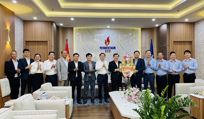 Chủ tịch UBND tỉnh Đặng Văn Minh thăm, chúc Tết Công ty Cổ phần Lọc hóa dầu Bình Sơn