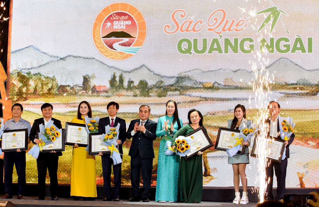 Lãnh đạo tỉnh dự khai mạc Chương trình “ Sắc quê Quảng Ngãi” tại TP. Hồ Chí Minh