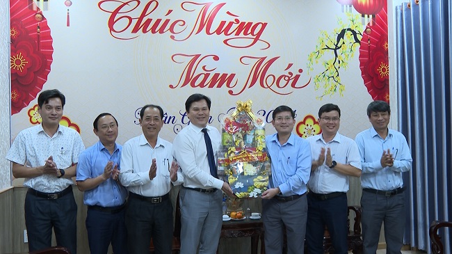 Phó Chủ tịch UBND tỉnh Trần Phước Hiền thăm, chúc Tết các địa phương