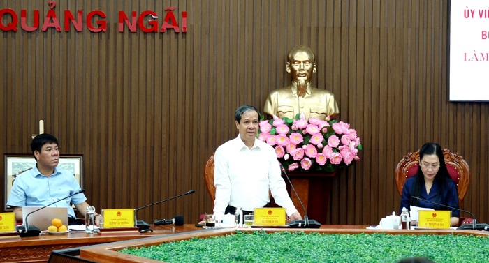 Bộ trưởng Bộ GD&ĐT Nguyễn Kim Sơn làm việc tại Quảng Ngãi