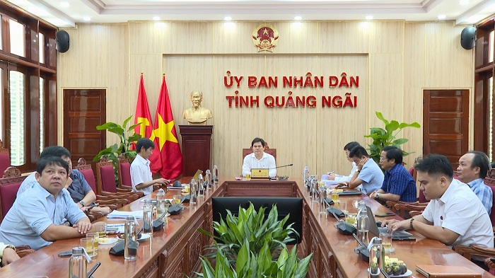 Bộ trưởng Bộ Giáo dục và Đào tạo Nguyễn Kim Sơn kiểm tra công tác chuẩn bị thi tốt nghiệp THPT tại tỉnh Quảng Ngãi