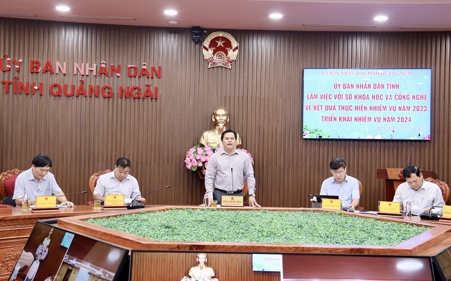 Phó Chủ tịch UBND tỉnh Trần Phước Hiền làm việc với Sở Khoa học và Công nghệ