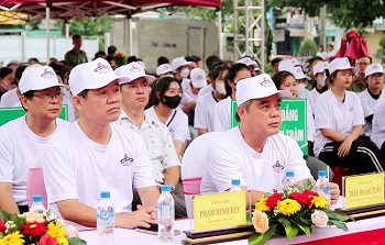 Phó Chủ tịch Thường trực UBND tỉnh Trần Hoàng Tuấn dự Lễ mít tinh hưởng ứng Ngày thế giới không thuốc lá