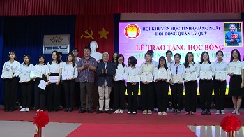 Hơn 260 học sinh, sinh viên nhận học bổng khuyến tài Phạm Văn Đồng lần thứ XVIII
