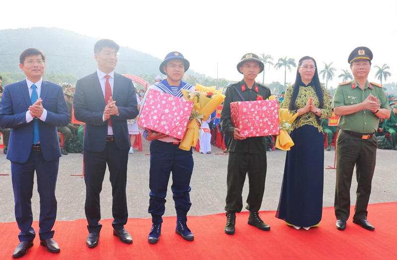 Nearly 2,800 Quang Ngai's youth join the army in 2024 (1)