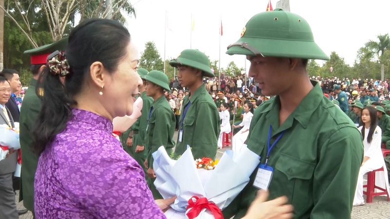 Nearly 2,800 Quang Ngai's youth join the army in 2024 (7)