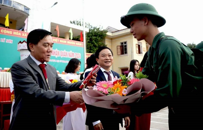 Nearly 2,800 Quang Ngai's youth join the army in 2024 (8)