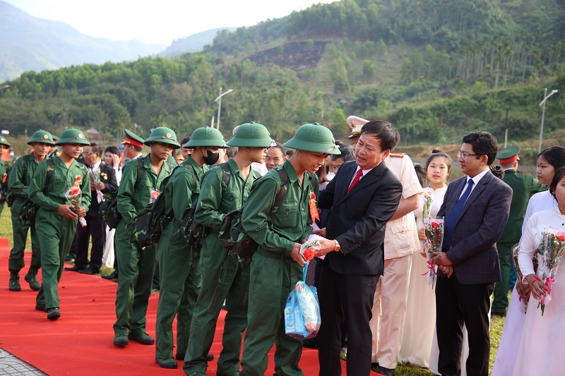 Nearly 2,800 Quang Ngai's youth join the army in 2024 (9)