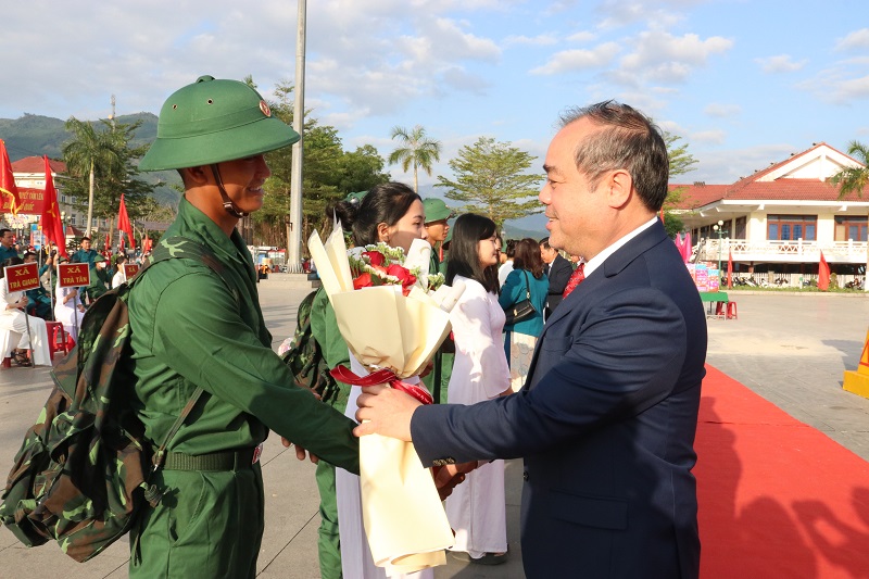 Nearly 2,800 Quang Ngai's youth join the army in 2024 (10)
