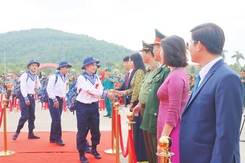 Nearly 2,800 Quang Ngai's youth join the army in 2024 (14)