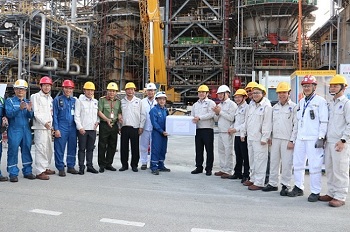 PPC's vice chairman, Tran Phuoc Hien, visited workers of BSR and Contractors at site of Dung Quat Oil Refinery's TA5