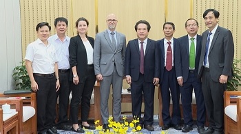 The provincial leader receives the Ambassador of Canada to Vietnam