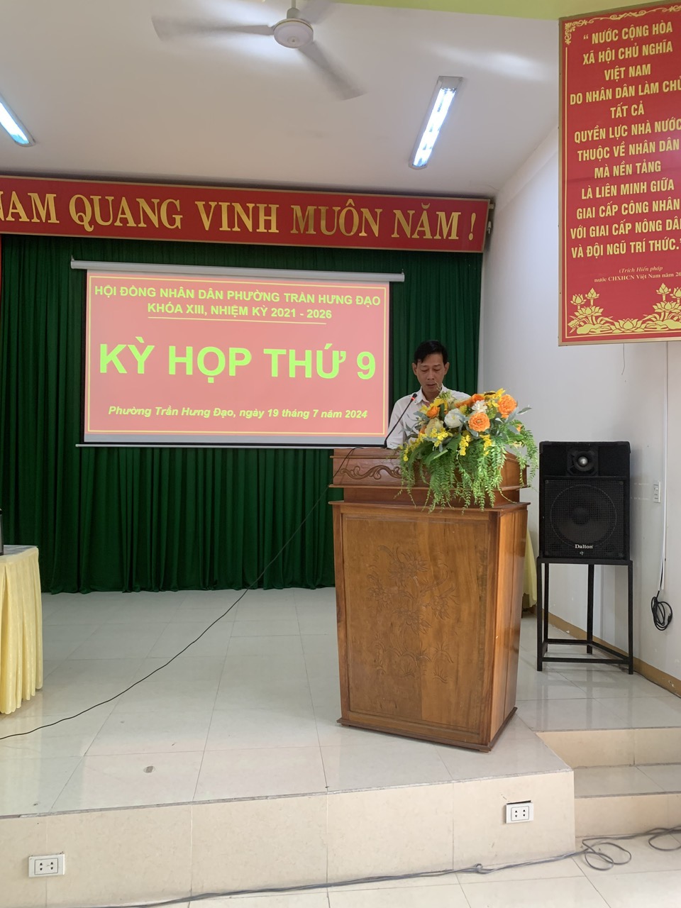 Đồng chí Võ Hồng Thanh, phó Chủ tịch UBND phường thông qua báo cáo