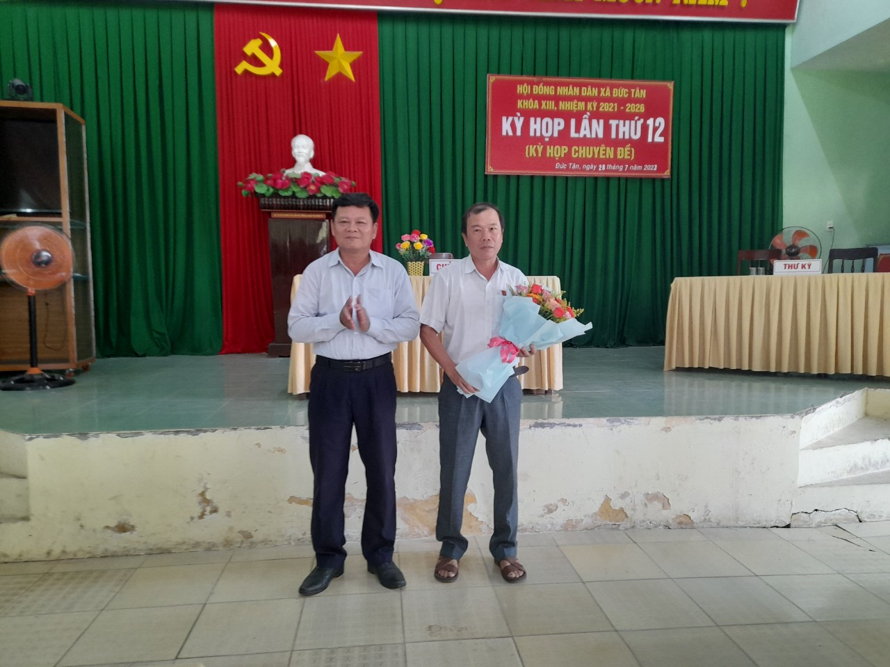 Đ/c: Nguyễn Văn Tiến, Phó bí thư Đảng ủy được bầu giữ chức chủ tịch HĐND xã