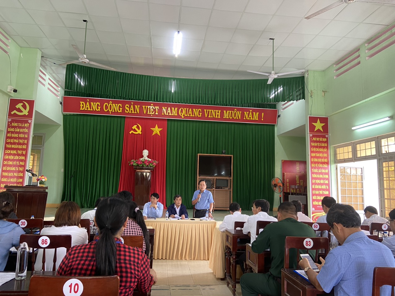 Đồng chí Võ Lâm - UVBTV Huyện ủy, Phó chủ tịch UBND huyện phát biểu chỉ đạo tại buổi làm việc