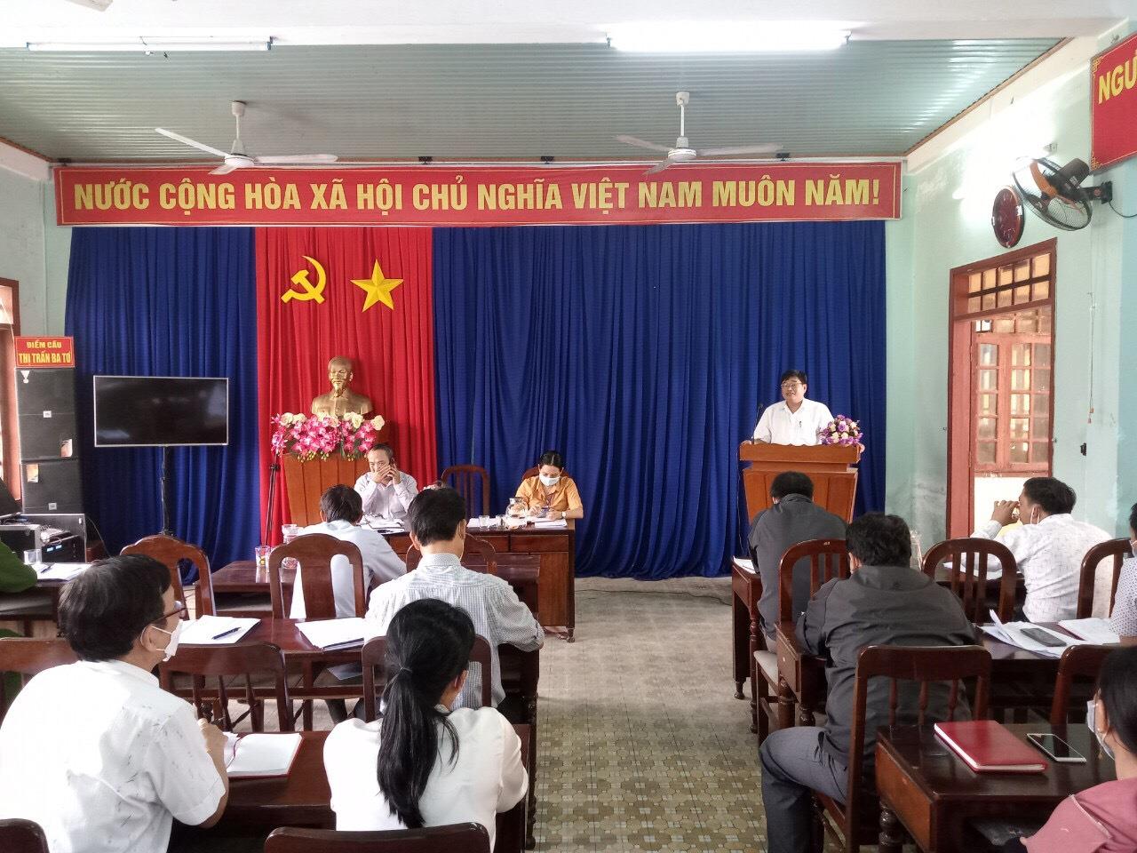 Đ/c Nguyễn Hồng Quân, HUV - Bí thư Đảng ủy phát biểu tại nghị