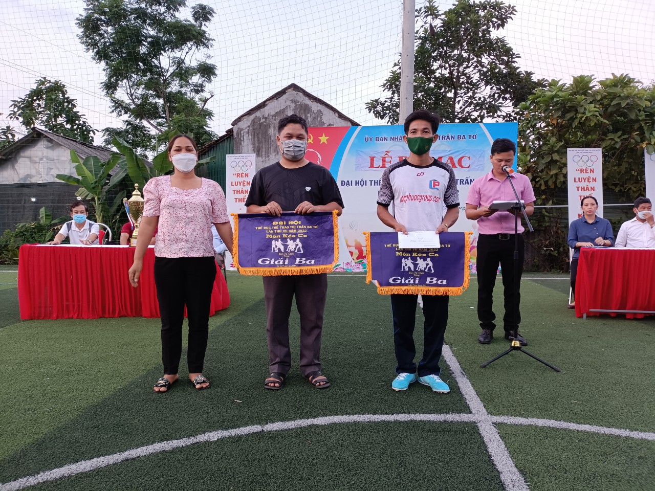 BTC trao đồng giải ba cho TDP Nam Hoàn Đồn và Đá Bàn