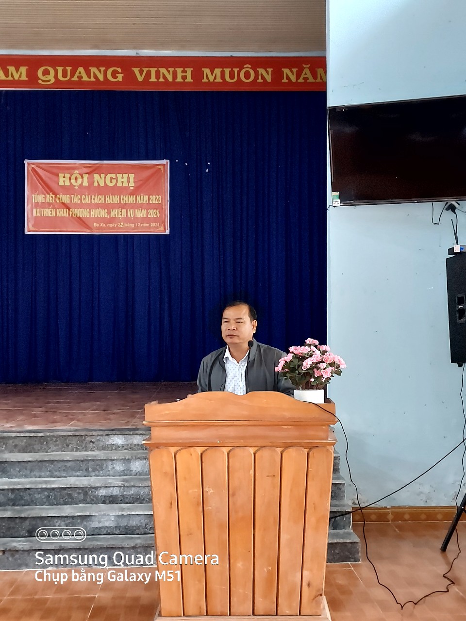 Ông Phạm Văn Vôn, Phó bí thư Đảng ủy, Chủ tịch Ủy ban nhân dân xã  phát biểu khai mạc Hội nghị