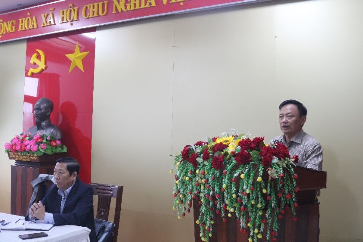 Đồng chí Phạm Xuân Vinh, Phó Bí thư Huyện ủy, Chủ tịch UBND huyện phát biểu tại Phiên họp
