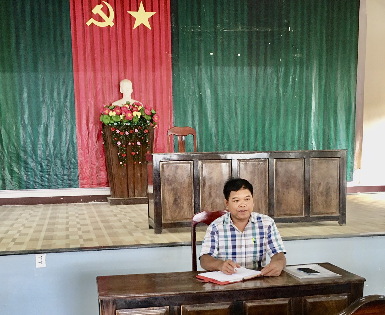 Đông chí Phạm Văn Đin, CT UBND xã - Trưởng ban Chỉ đạo CCHC chủ trì buổi họp