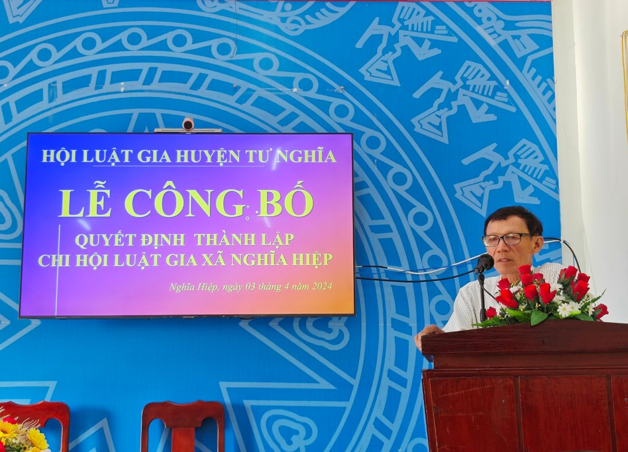 Luật gia Lê Quang Hùng, Chủ tịch Hội Luật gia huyện Tư Nghĩa phát biểu chúc mừng