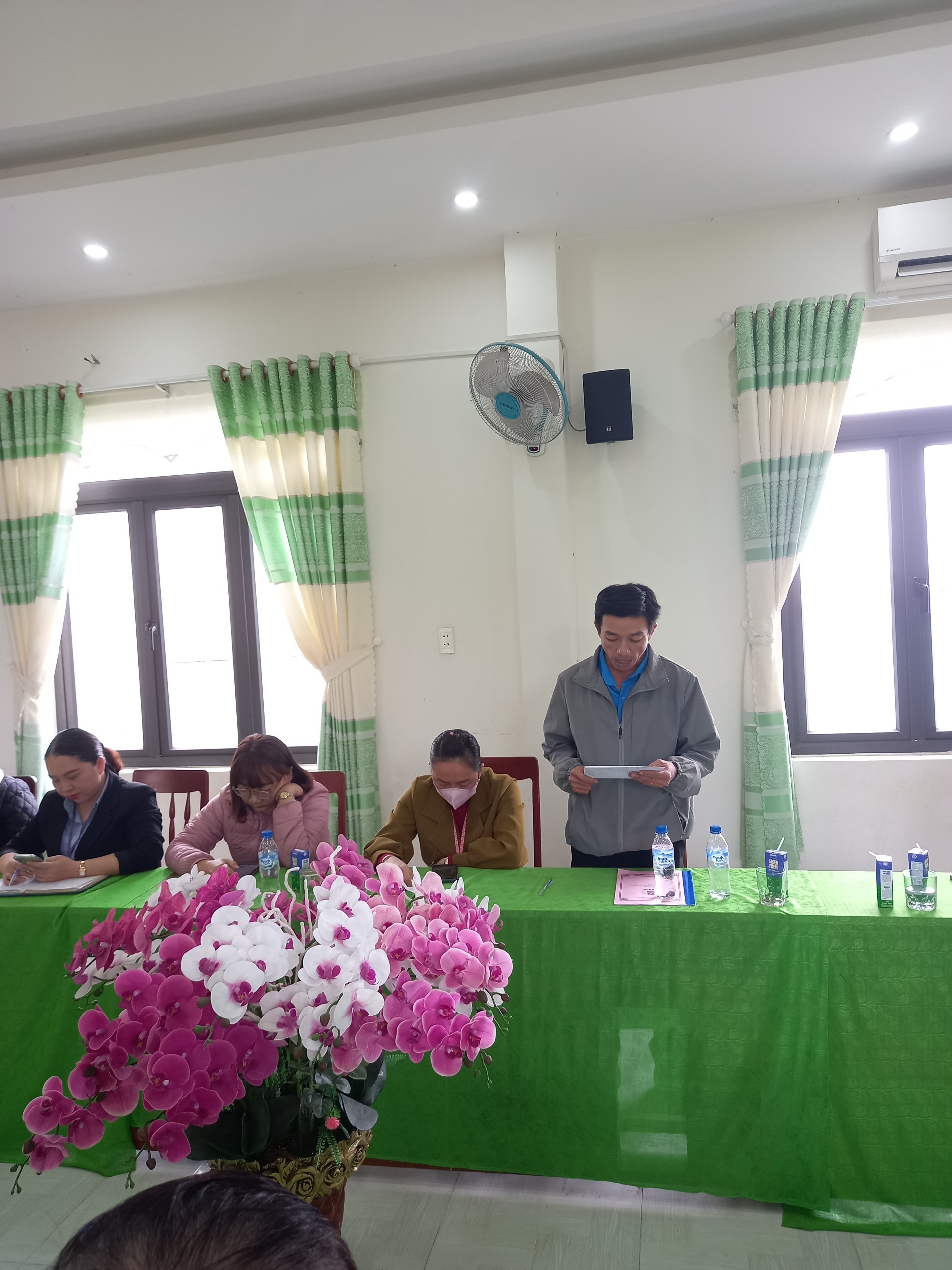 Đồng chí Trần Xuân Hương - Phó chủ tịch Công đoàn thông qua Báo cáo tổng kết công tác công đoàn năm 2023, nhiệm vụ năm 2024