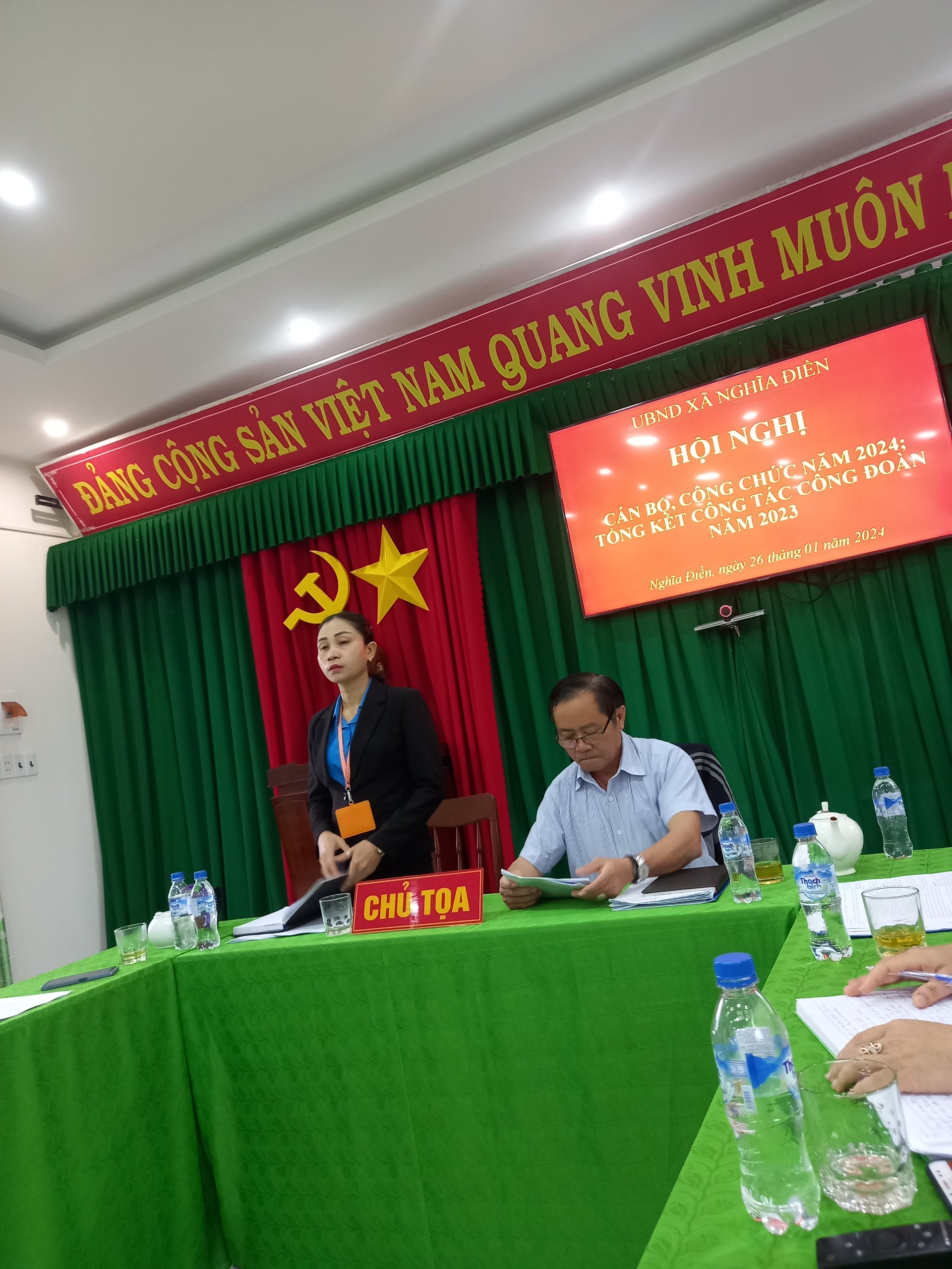 Đồng chí Lê Thị Mỹ Nương - Chủ tịch Công đoàn phát biểu tại Hội nghị