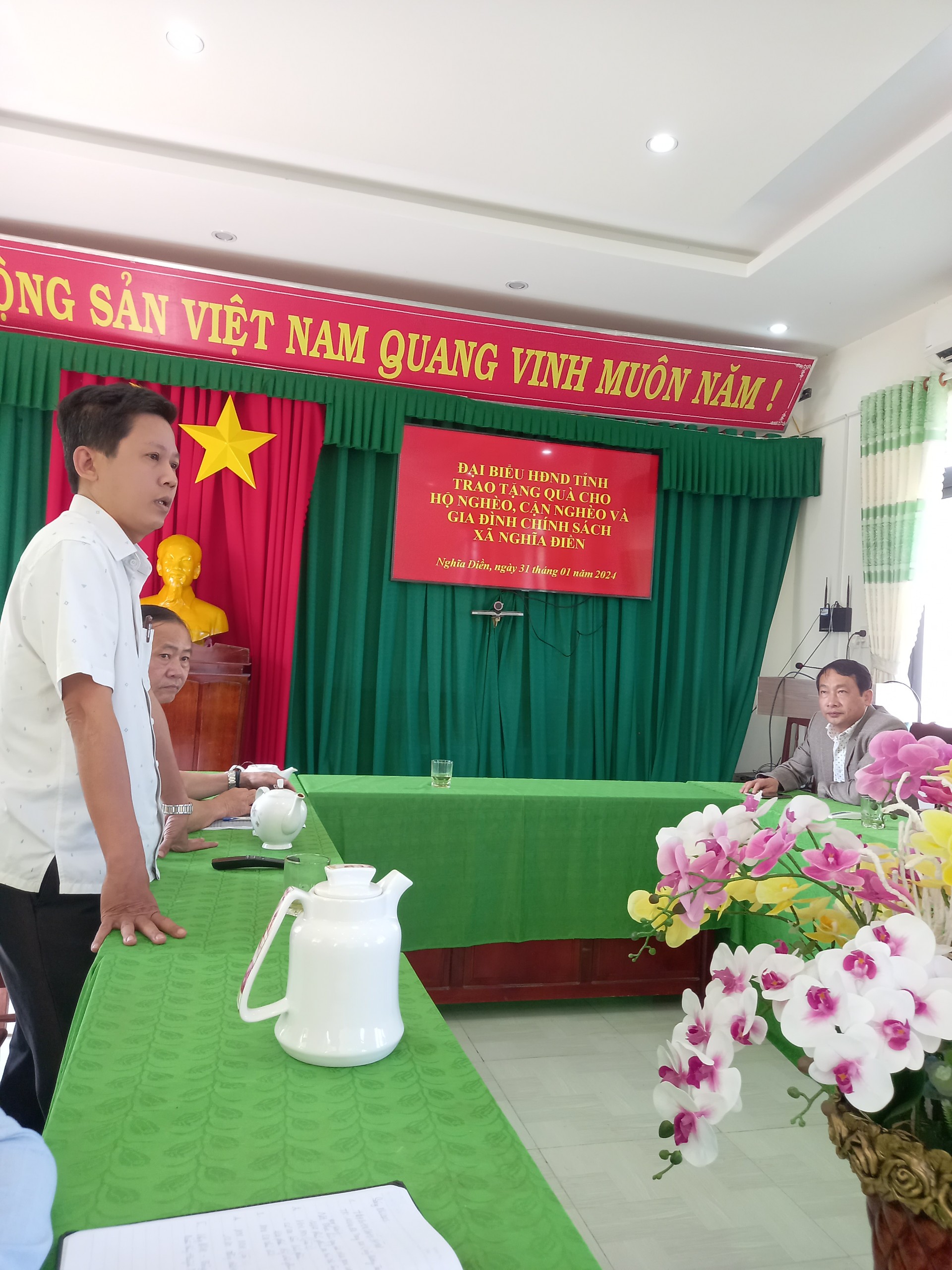 Đồng chí Nguyễn Hoàng Tuấn – Bí thư Đảng ủy xã phát biểu cảm ơn