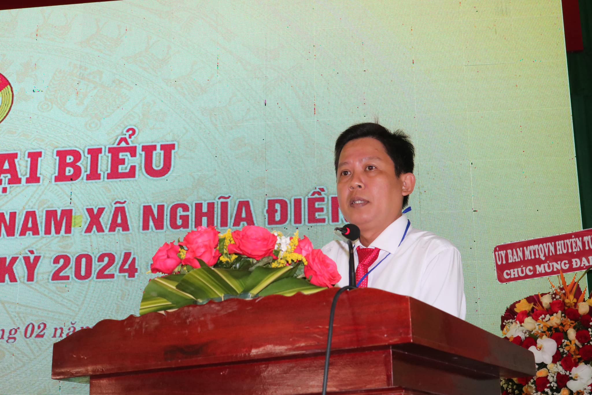 Đồng chí Nguyễn Hoàng Tuấn - Bí thư Đảng ủy xã Nghĩa Điền phát biểu chỉ đạo tại Đại hội