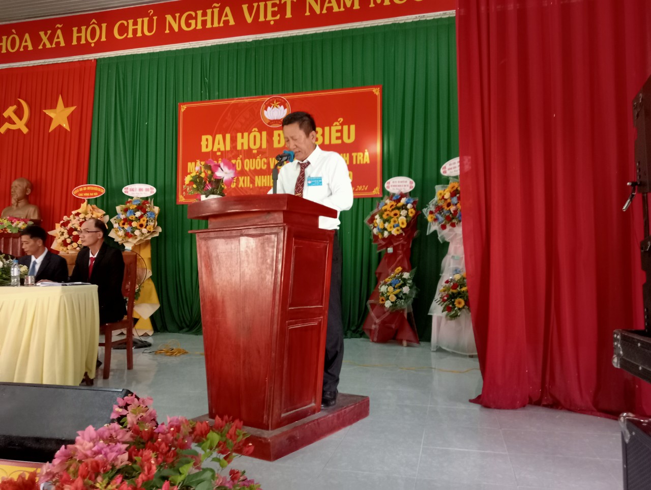 Đồng Chí Huỳnh Văn Tịnh, Huyện ủy viên - Phó Chủ tịch UBMTTQVN xã phát biểu tại Đại hội