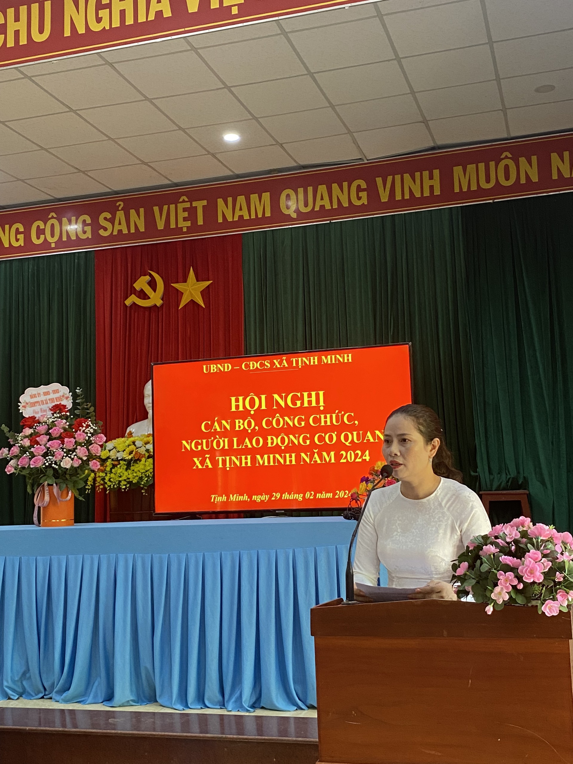 Đồng chí Lê Thị Mỹ Hiệp - PBT Đảng uỷ, CT UBND xã phát biểu khai mạc hội nghị