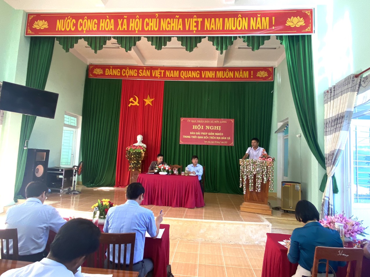 Sơn Long tổ chức họp bàn giải pháp giảm nghèo trong thời gian đến giai đoạn 2023 – 2025 trên địa bàn xã.