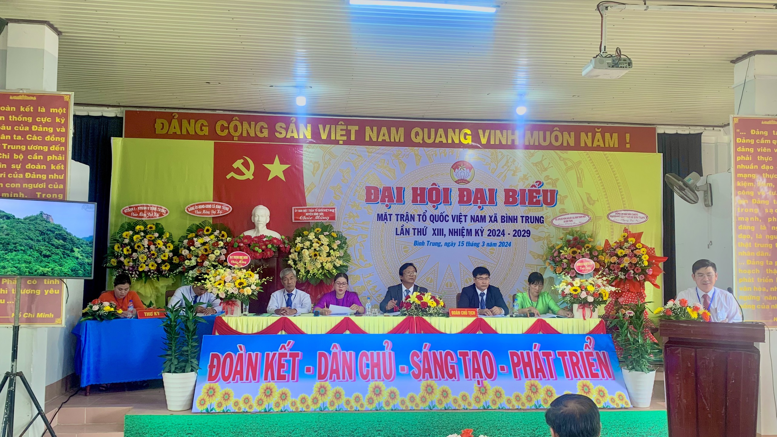 Đồng chí Phan Đình Chí - Ủy viên Ban Thường vụ, Trưởng Ban Dân vận, Chủ tịch UBMTTQ Việt Nam Huyện Bình Sơn - Phát biểu chỉ đạo Đại hội