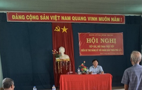 Đồng chí Võ Tấn Huân - Bí thư Đảng ủy xã, chủ trì Hội nghị