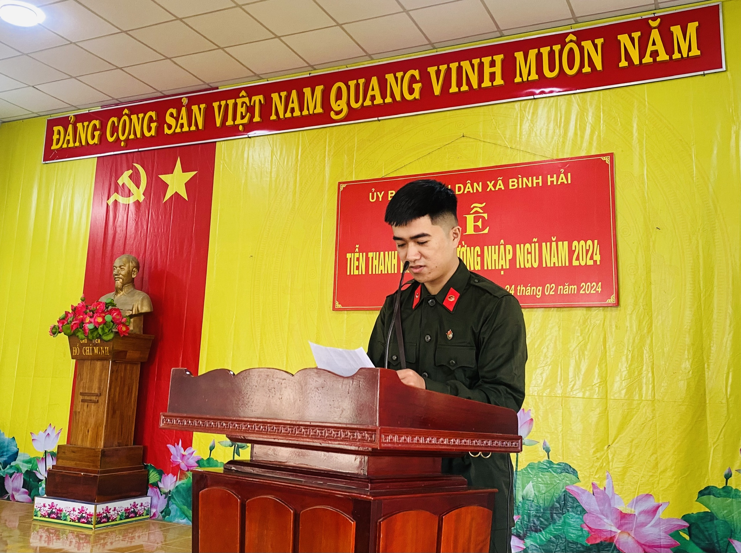 Tân binh Nguyễn Ngọc Nguyên, đại diện 32 tân binh phát biểu tại buổi Lễ