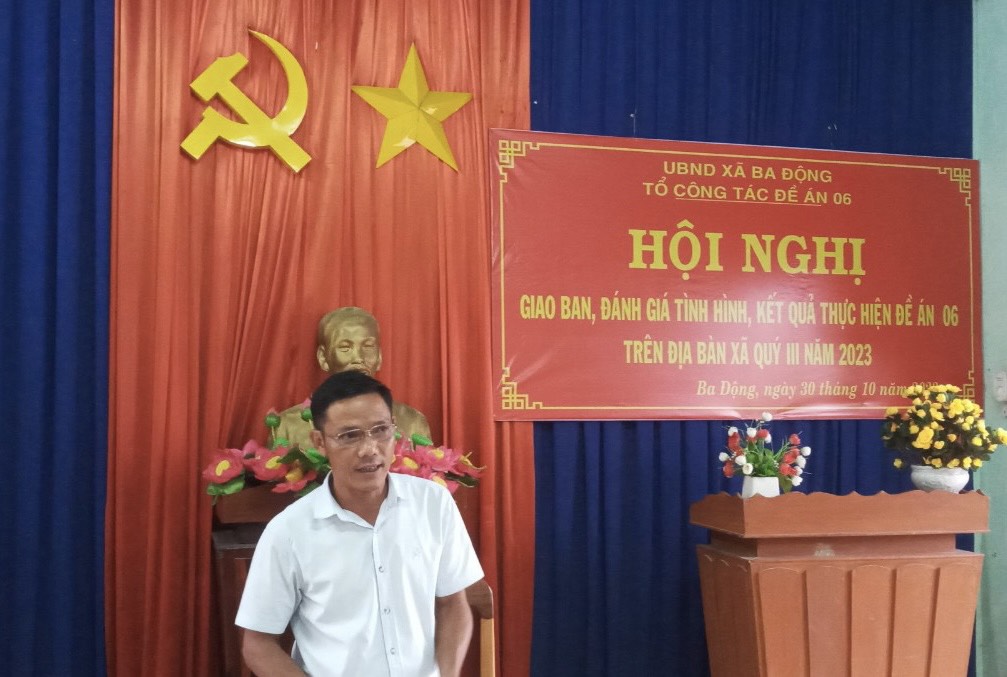 Đồng chí Nguyễn Đức Hậu – Phó chủ tịch UBND xã phát biểu tại Hội nghị