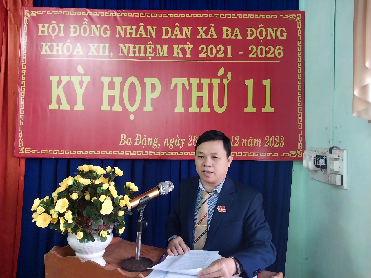 Ảnh: Đ/C Nguyễn Hữu Tuyến - BT Đảng ủy- CT HDND xã phát biểu tại kỳ họp