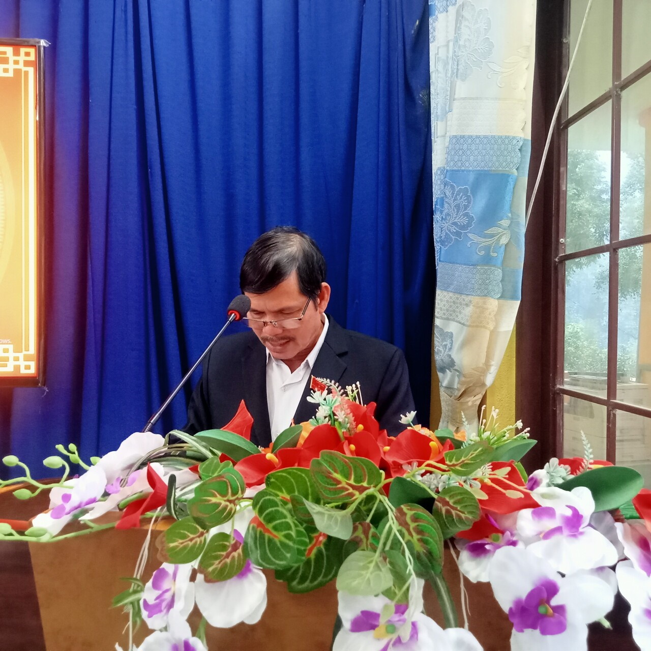 Ông Hồ Thanh Hùng, Bí thư Đảng ủy - Chủ tịch HĐND xã phát biếu khai mạc kỳ họp thứ 11 HĐND xã