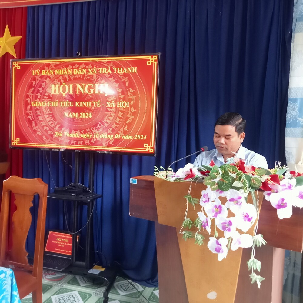 Đồng chí Hồ Văn Thinh, HUV, Phó Bí thư Đảng ủy - Chủ tịch UBND xã kết luận hội nghị