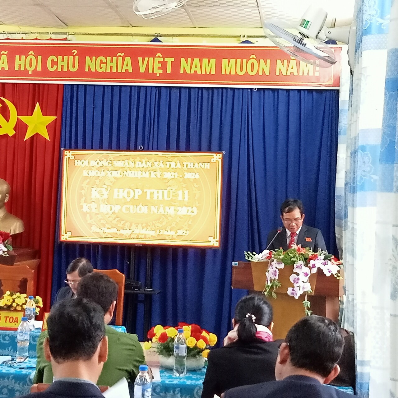 Ông Hồ Văn Thái, Phó Chủ tịch HĐND xã báo cáo kết quả hoạt động của thường trực HĐND trong năm 2023