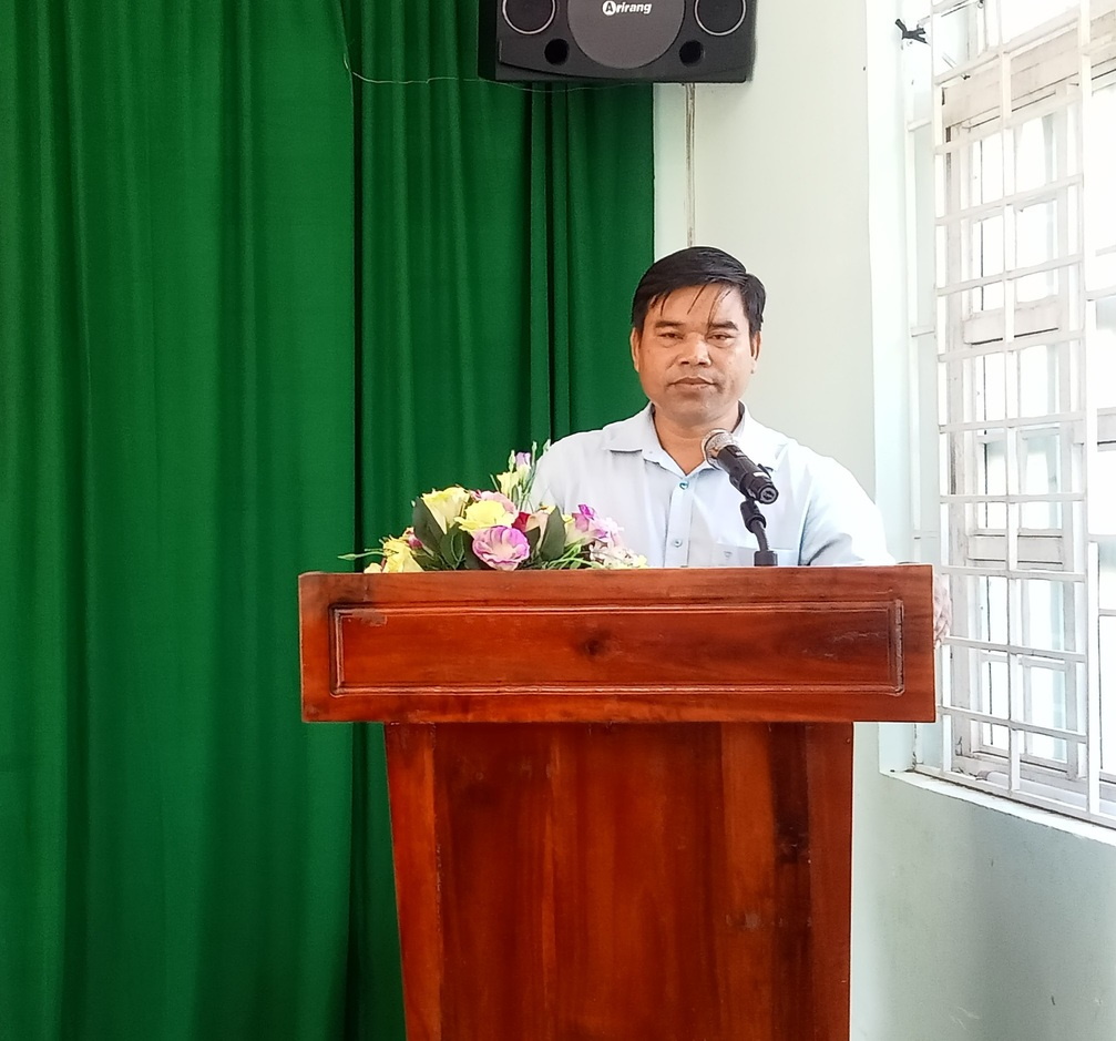 Đồng chí Hồ Văn Thịnh, Chủ tịch UBND xã phát biểu khai mạc hội nghị