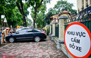 Quy định các tuyến đường cấm đỗ xe ô tô, cấm ô tô đi lại, nơi đỗ xe ô tô con, xe taxi trên địa bàn thành phố