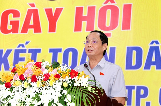 Phó Chủ tịch Quốc hội Trần Quang Phương dự Ngày hội đại đoàn kết toàn dân tộc tại phường Trương Quang Trọng