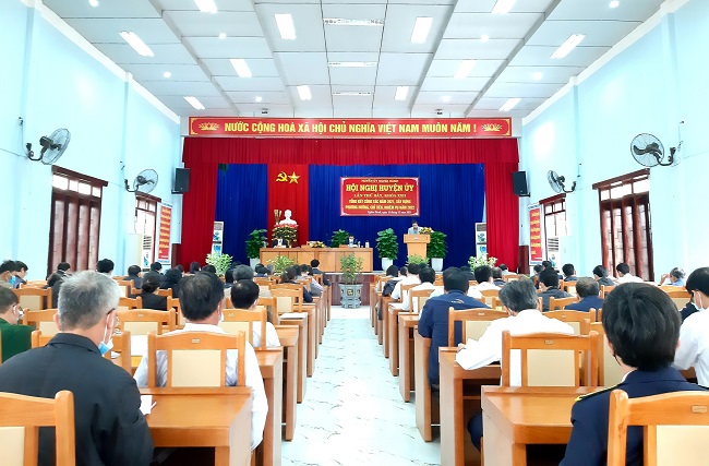 Huyện ủy Nghĩa Hành triển khai nhiệm vụ năm 2022