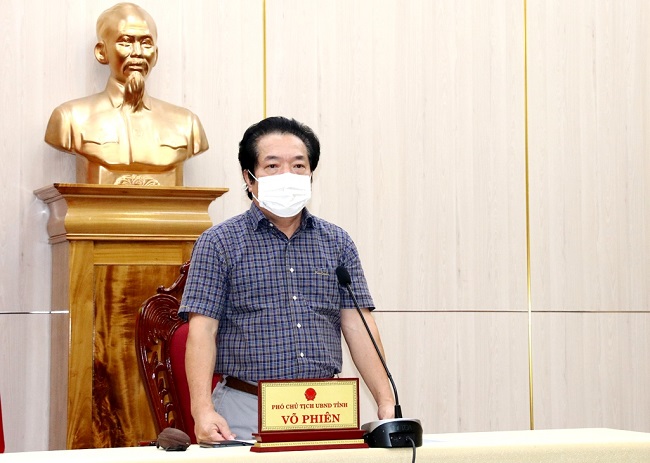 Phó Chủ tịch UBND tỉnh Võ Phiên làm việc với Sở Y tế