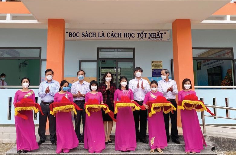 LPV: Handing over the Library of Pho Vinh Secondary School