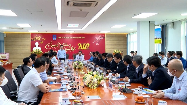 Đồng chí Võ Văn Thưởng gặp mặt, chúc Tết lãnh đạo, nhân viên, người lao động Công ty Cổ phần Lọc hóa dầu Bình Sơn